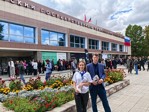 Страховые представители Омского филиала «СОГАЗ-Мед» поздравили студентов, новости, пресс-релизы, статьи, «СОГАЗ-Мед», омс